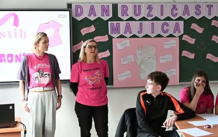 Ružičaste majice i snažne poruke protiv nasilja u čaglinskoj školi
