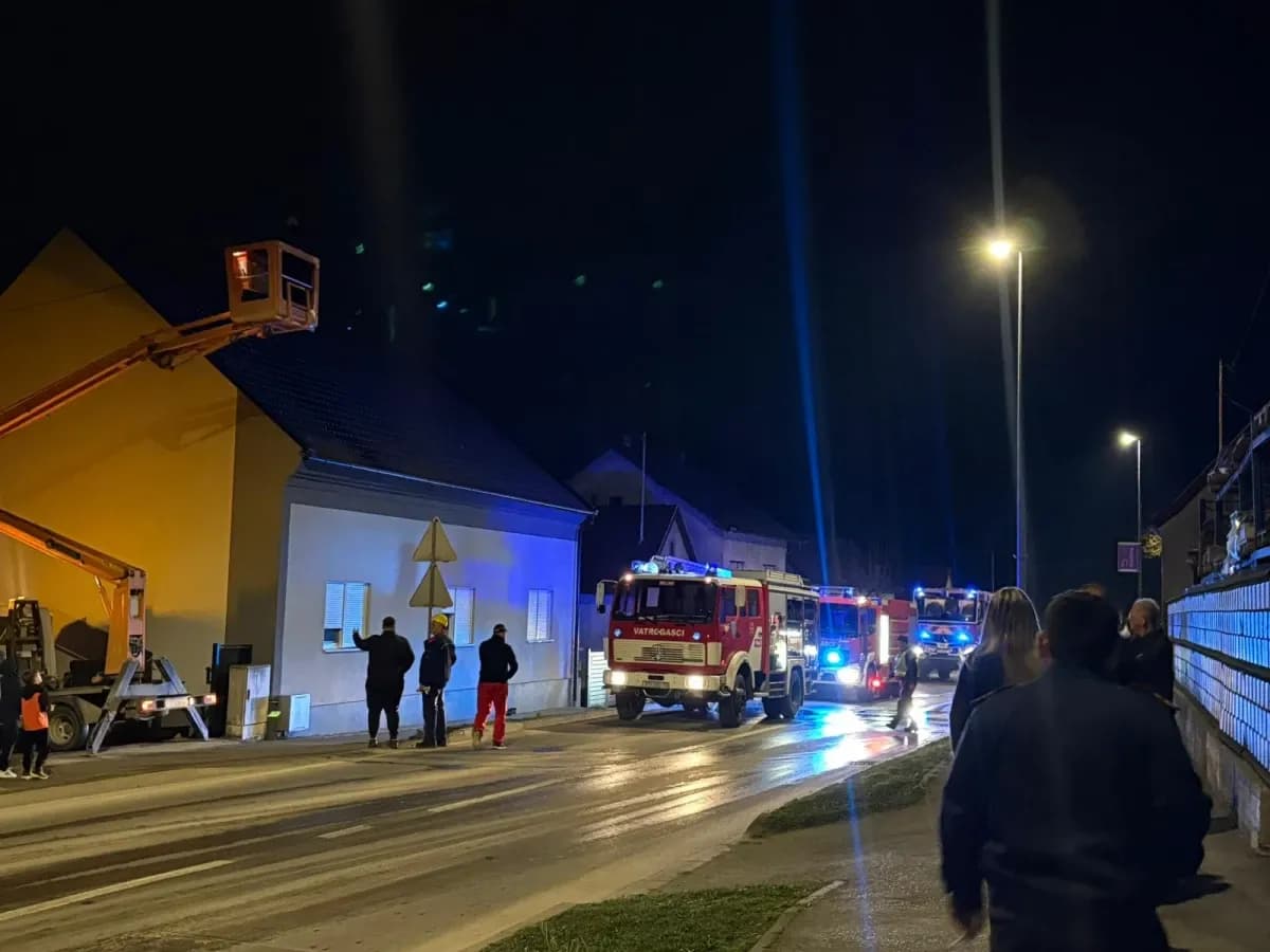 Požar u Pleternici: Gorjelo krovište obiteljske kuće