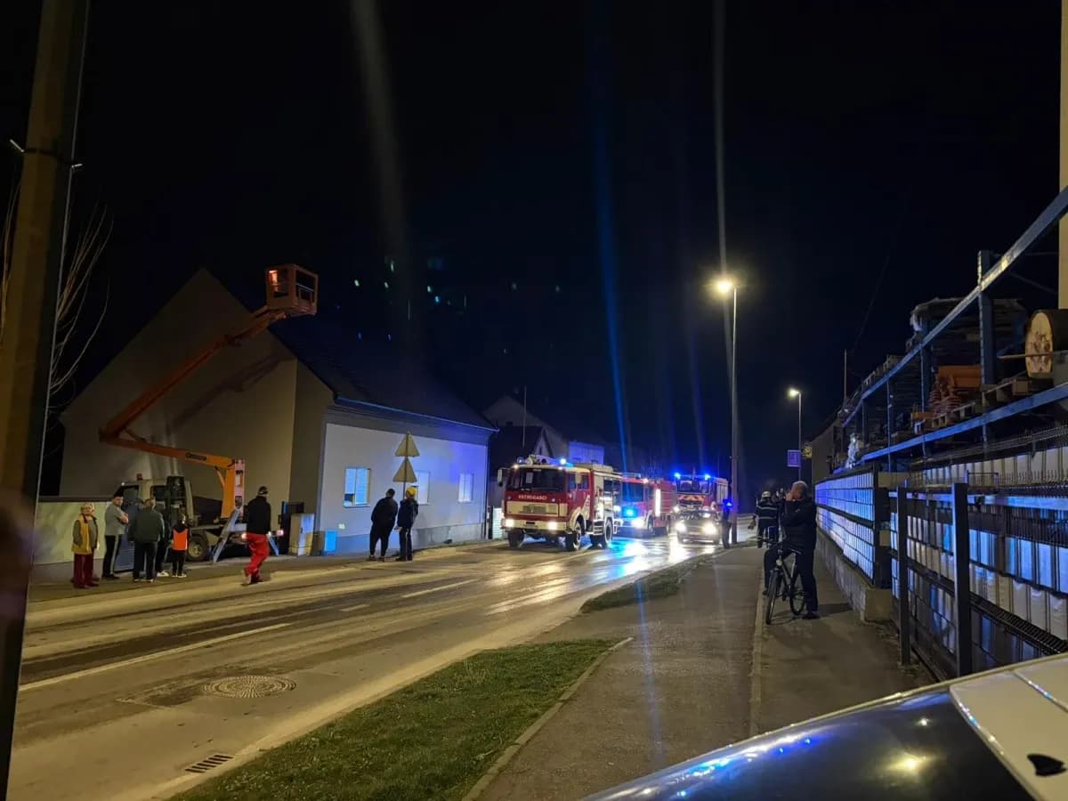 Požar u Pleternici: Gorjelo krovište obiteljske kuće