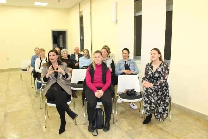 ZAVRŠEN TJEDAN ZA ŽENE U PLETERNICI: Održano predavanje „Sve što su mi prešutjeli o muškarcima i ženama“
