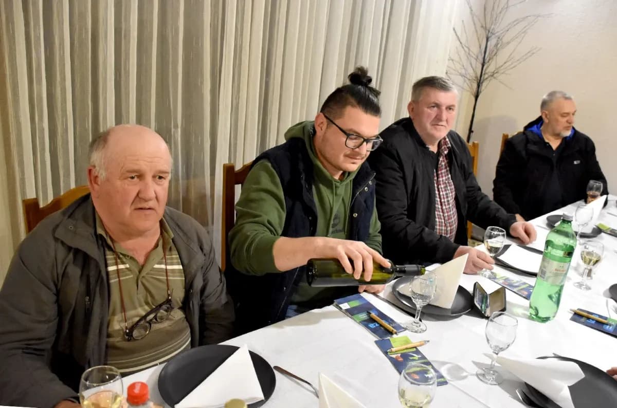 Vetovački vinogradari spremni za novu sezonu: Održano stručno predavanje u Lukaču