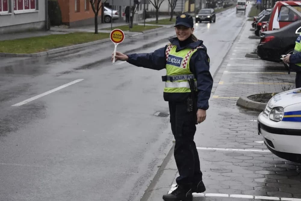 Mladi vozač u Pleternici zatečen s marihuanom i pozitivan na drogu