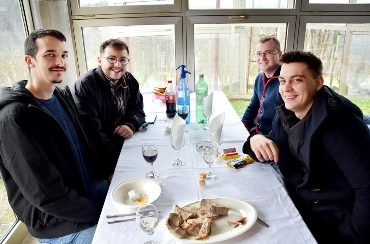Srce puno, a klijet još punija: Tradicionalna proslava kod Božice i Roberta Hodaka