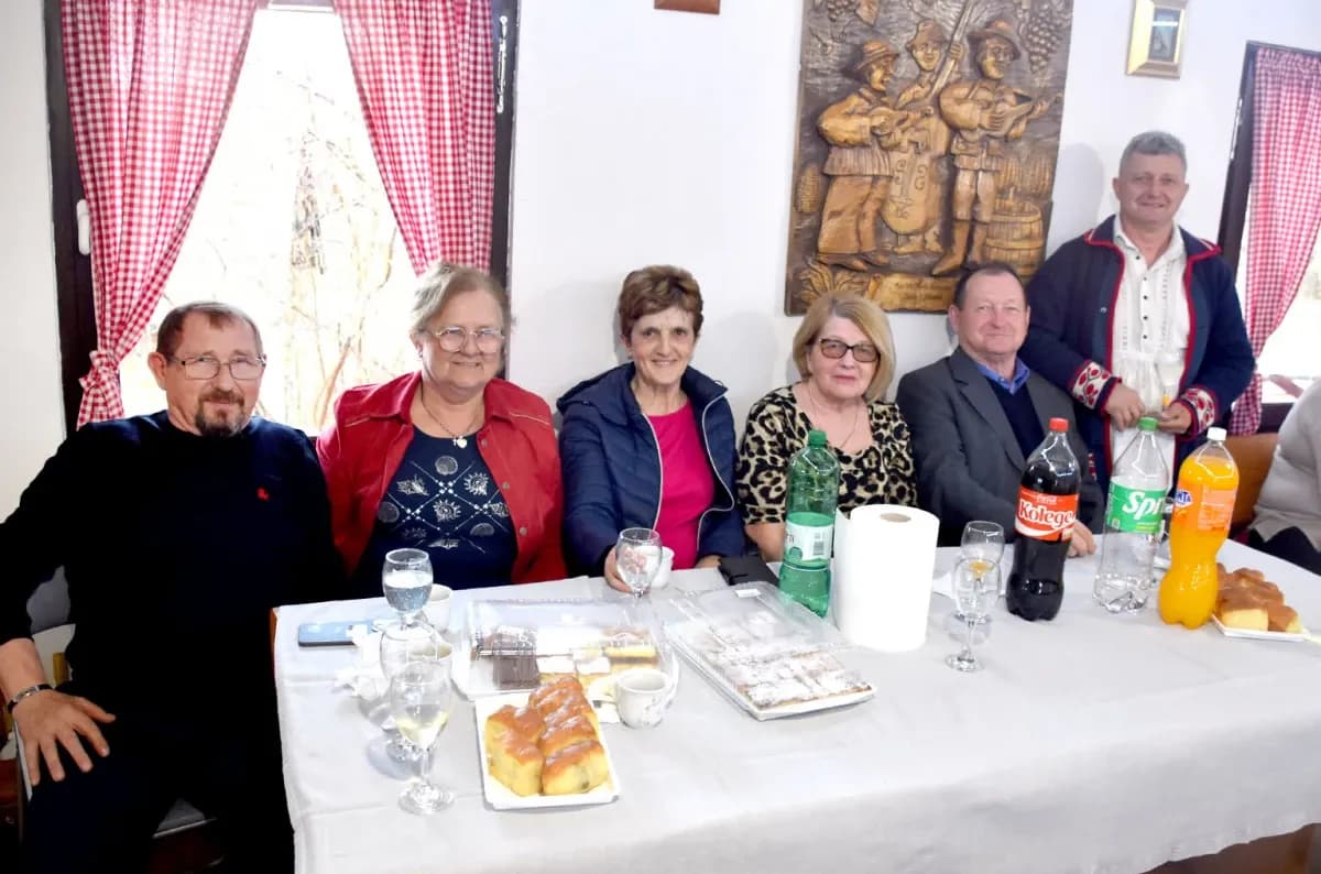 Srce puno, a klijet još punija: Tradicionalna proslava kod Božice i Roberta Hodaka