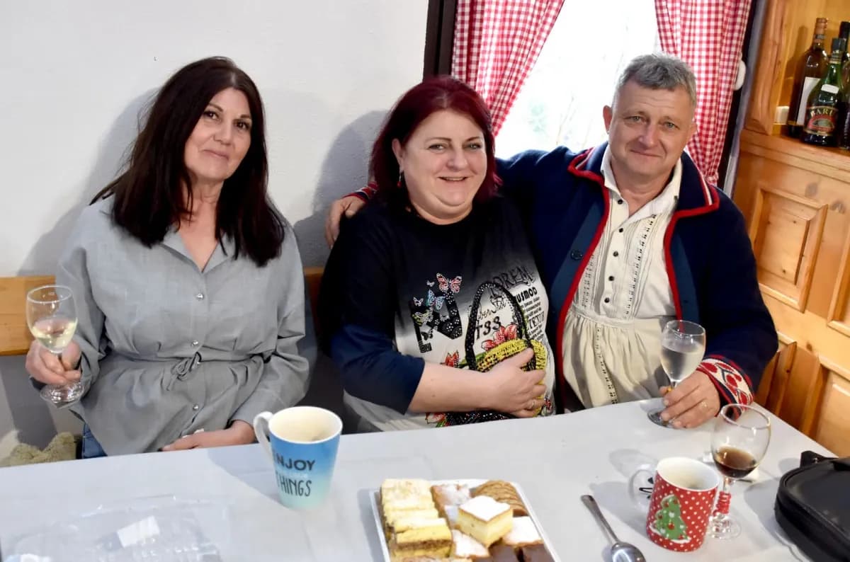 Srce puno, a klijet još punija: Tradicionalna proslava kod Božice i Roberta Hodaka