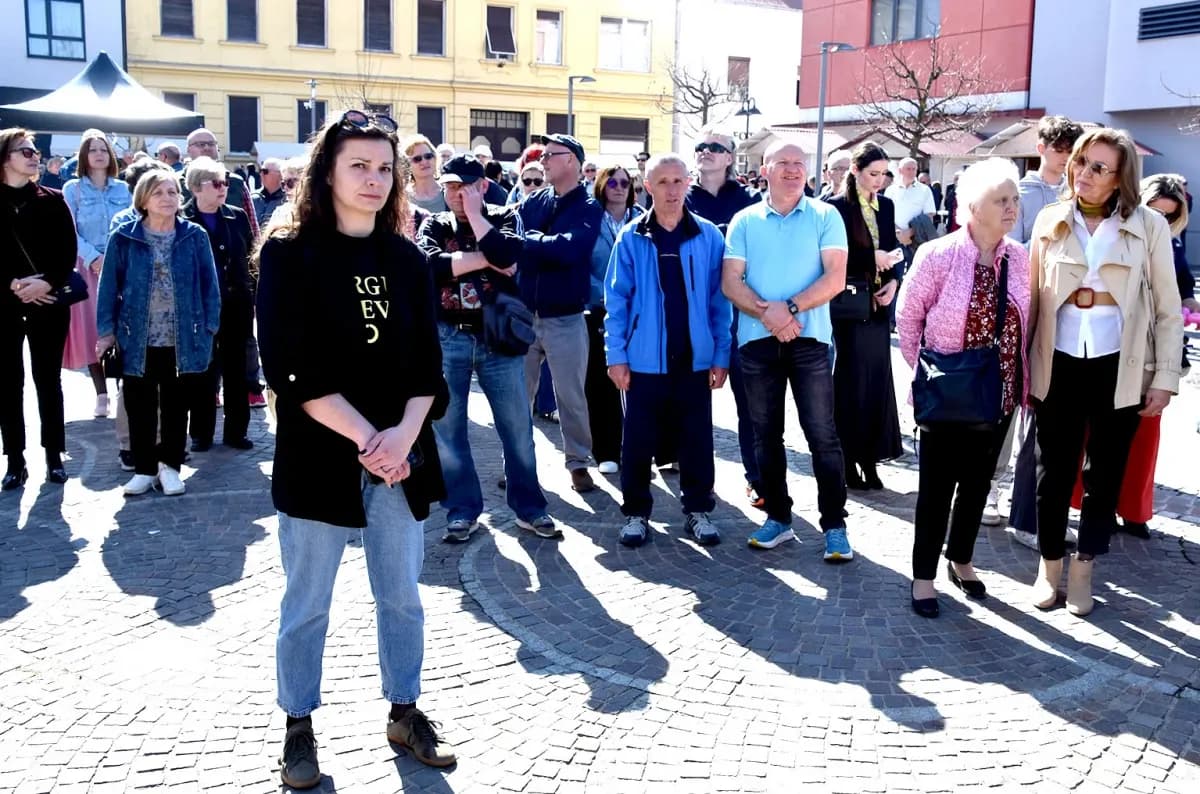 Svečani mimohod povijesnih postrojbi obogatio obilježavanje Dana grada Požege