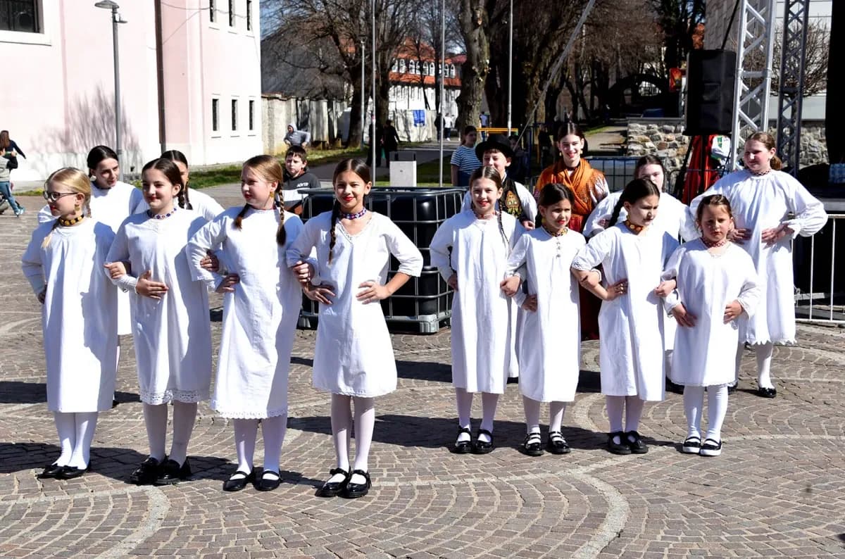 Svečani mimohod povijesnih postrojbi obogatio obilježavanje Dana grada Požege