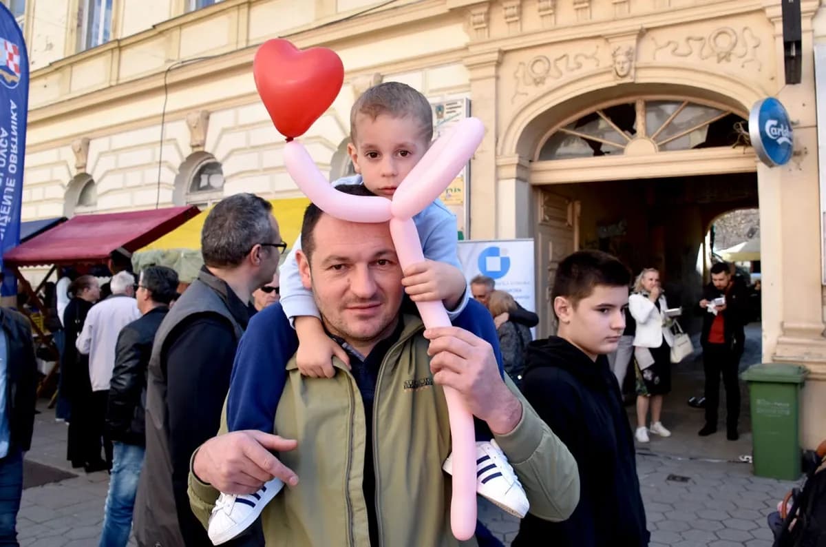 Svečani mimohod povijesnih postrojbi obogatio obilježavanje Dana grada Požege