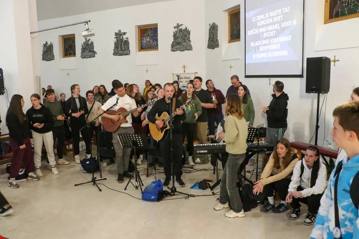 Dvadeset i sedmi Križni put mladih Požeške biskupije