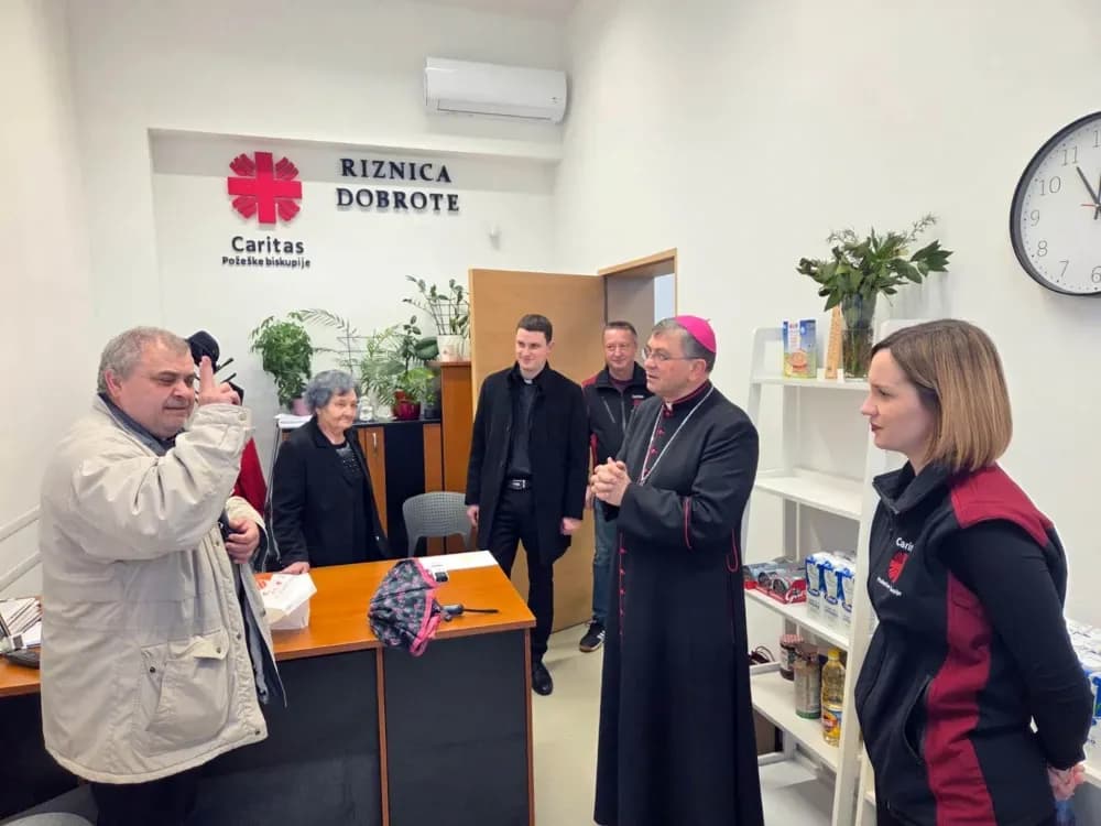 Biskup Ivo Martinović pohodio Caritas Požeške biskupije