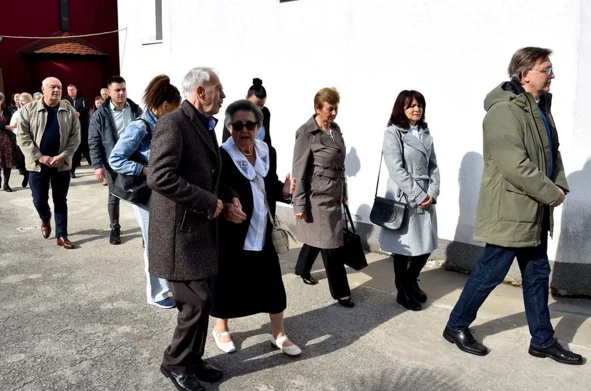 USKRSNA LITURGIJA U POŽEGI: Vjernici uz paroha Petrovića proslavili najveći kršćanski blagdan