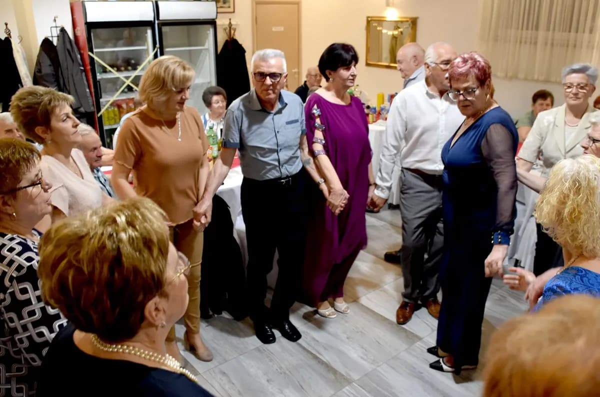 RASPLESANA SUBOTA U POŽEGI: Uz grupu Gold zabava u dvorani Luki potrajala do sitnih sati