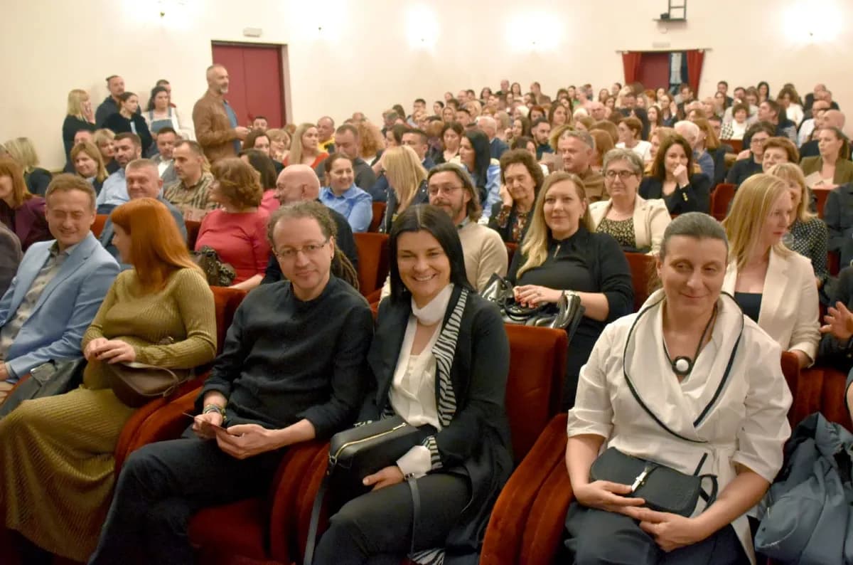 Hit komedija „Pidžama za šestero“ oduševila publiku u Požegi