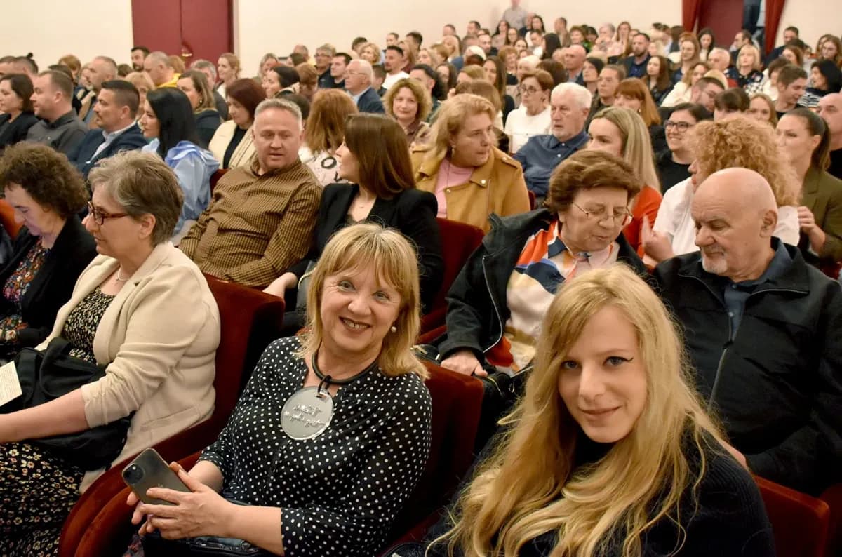 Hit komedija „Pidžama za šestero“ oduševila publiku u Požegi