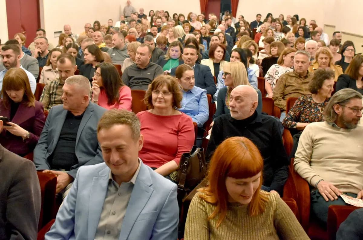 Hit komedija „Pidžama za šestero“ oduševila publiku u Požegi