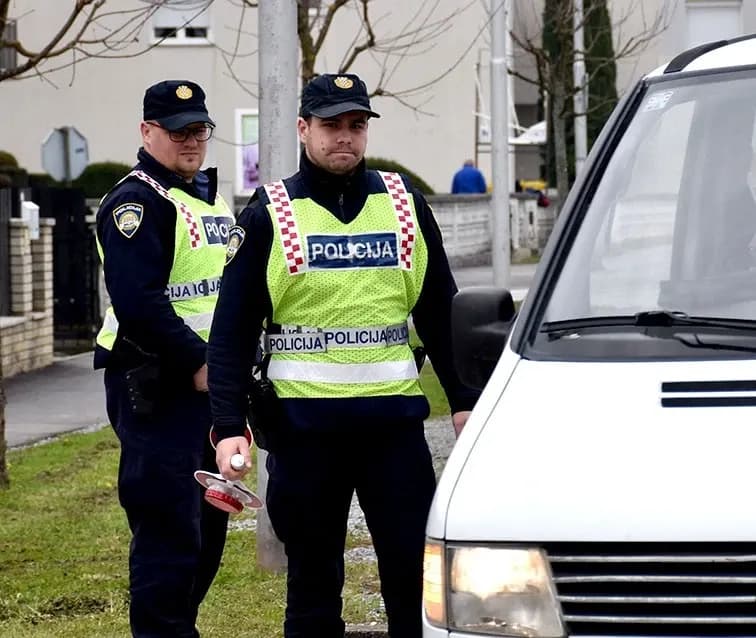 Dvije nesreće, tri ozlijeđene osobe na području Požeštine
