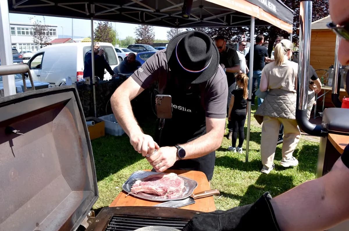 Požega mirisala na vrhunski grill: Održan Sajam roštilja uz svjetske priče iz Pariza i domaće majstore