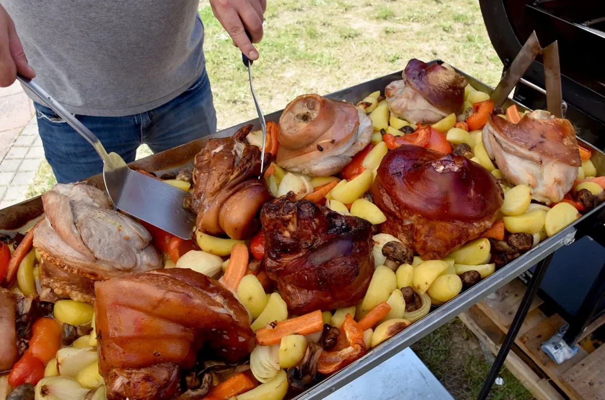 Požega mirisala na vrhunski grill: Održan Sajam roštilja uz svjetske priče iz Pariza i domaće majstore