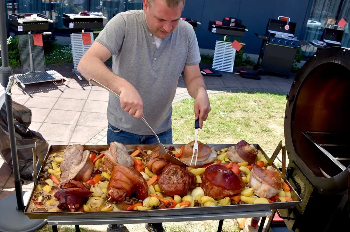 Požega mirisala na vrhunski grill: Održan Sajam roštilja uz svjetske priče iz Pariza i domaće majstore