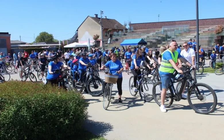 FOTOZABILJEŠKA: Start Biciklijade s Trga bećarca na putu do Zarilca