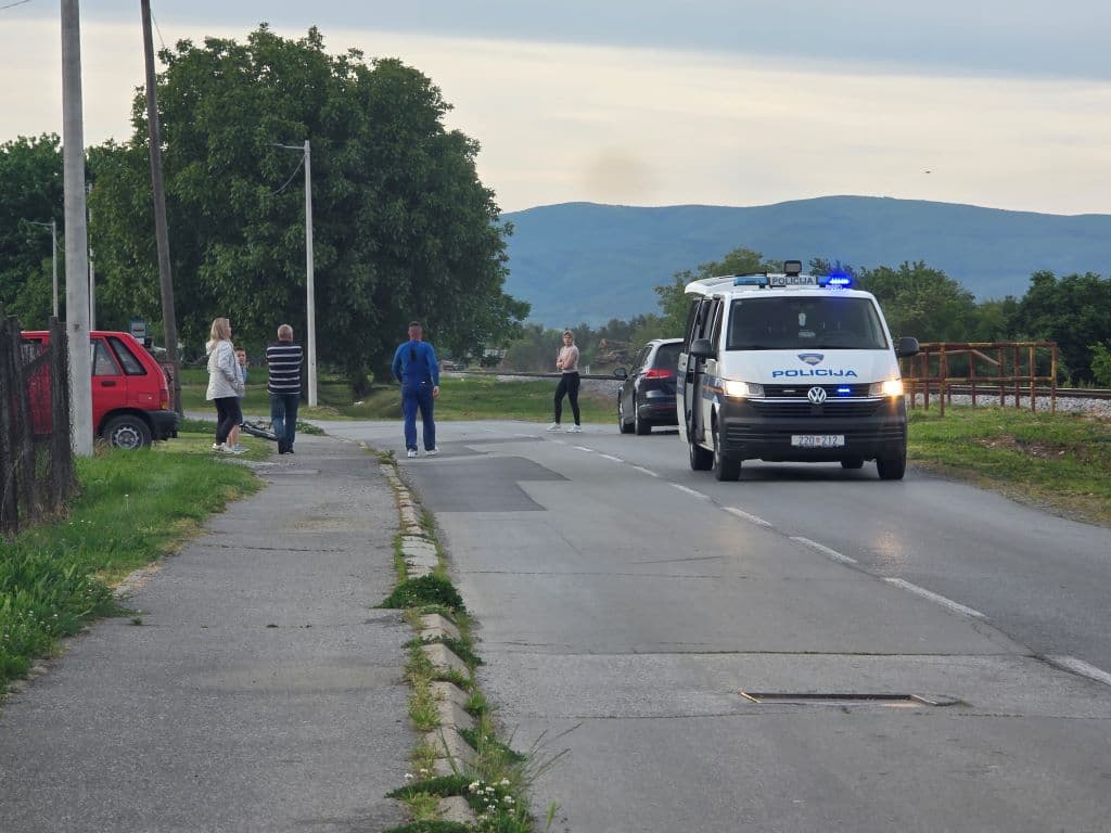 Dječak ozlijeđen u prometnoj nesreći: Izletio je biciklom na kolnik, vozač ga pokušao izbjeći