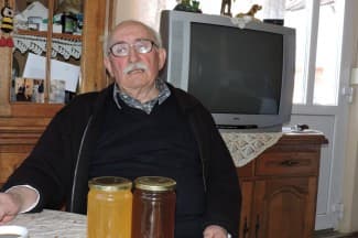 Pčelar od rođenja: I kosio sam i kopao, samo da zaradim za vlastite pčele