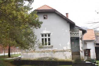 Neke područne škole nemaju vodu ni plin, a fasade se raspadaju