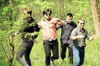 Nastavnik s Kempfove škole u ¨swamp `n` roll¨ bandu (video)
