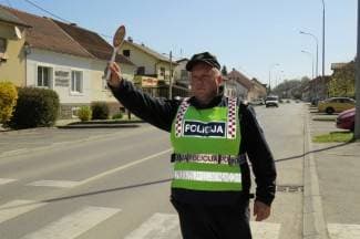 Pijan vozio neregistriran i neispravan traktor bez vozačke dozvole