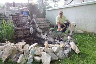 Sjećanje na djetinjstvo nosi u srcu pa ga je prenio u svoje dvorište (foto)