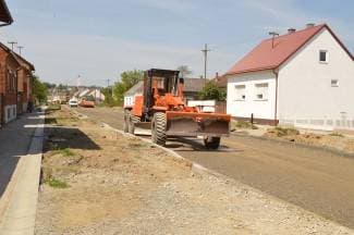 Krenulo asfaltiranje Ulice E. Podubskog, gradit će i novi rotor (foto)