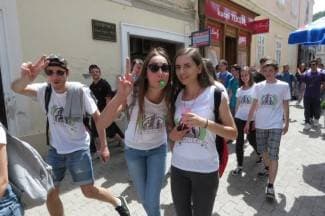 Maturanti prošli kroz centar grada: ¨Bit će pravi dernek, ovo je fantastično!¨ (video)