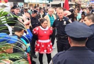 Minnie Mouse i Hello Kitty se potukle zbog napojnica