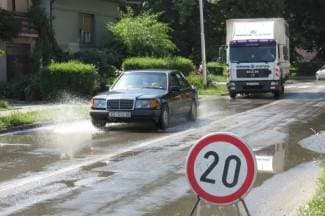 Kaos u Zvonimirovoj: Pukla cijev, Sajmište ostalo bez vode (foto)