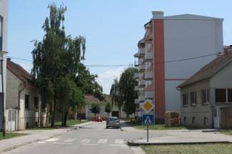 Nije pustila Hitnu pomoć u stan; prijetila da će skočiti s balkona