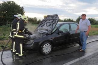 U vožnji se zapalio Ford Mondeo, nema ozlijeđenih (foto)