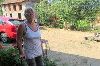 Muškarac pao s krova kuće na glavu, ozlijedio je kralježnicu i rebra