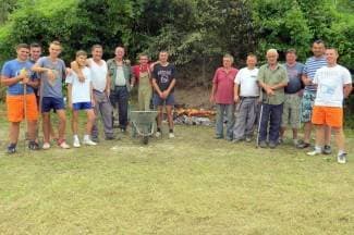 Mještani uz pečenku uređuju selo: ¨Imamo odličan natalitet, 100 djece treba igralište¨ (foto)