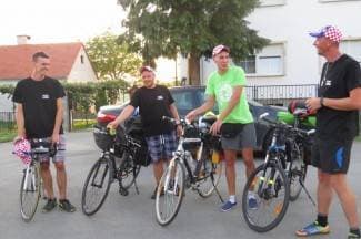 Biciklima do Vatikana i natrag: ¨Izdržat ćemo sigurno, ponijeli smo slavonsku kobasicu¨