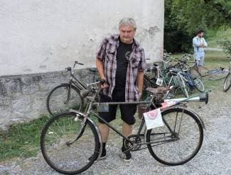 Franjo vozi bicikl star 76 godina: Sve na njemu je originalno. Nema cijene za njega¨