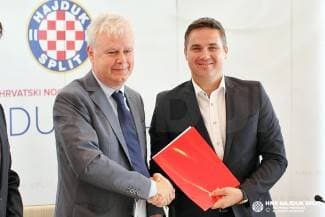 Zvečevo plasiralo čokolade s Hajdukovim grbom: ¨Hajduk se voli i za Hajduk se živi¨