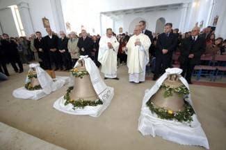 Blagoslovljena nova zvona crkve u Kuli (foto)