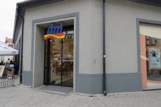 Krađa u DM-u; policija traži počinitelja