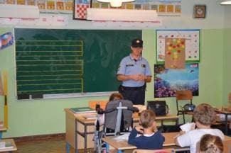 Pleternički prvašići upoznati s osnovnim pravilima u prometu