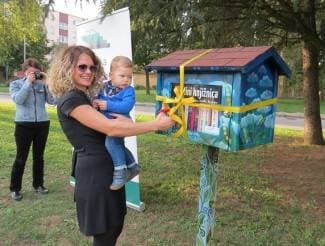 Prva mini knjižnica u Požegi: ¨Uzmite knjige za čitanje, a ostavite one koje ste pročitali¨