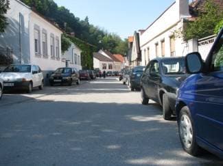 Udario parkirano vozilo i pokušao pobjeći