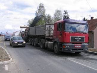 Loše izvedeno: Cestar skida novi asfalt u Osječkoj