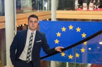Pleterničanin javlja: ¨Upravo se evakuira zgrada EU komisije, čuju se pucnji i detonacije¨