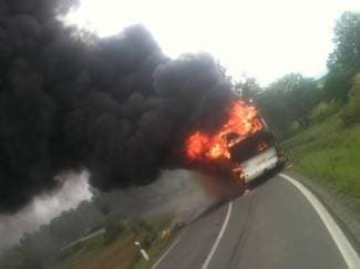 Zapalio se školski autobus; djeca uspjela izići na vrijeme