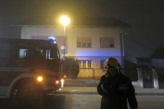 Zapalio se dimnjak: Sin je osjetio dim u kući. Redovito ga čistimo, ali drva baš nisu nabolje suha